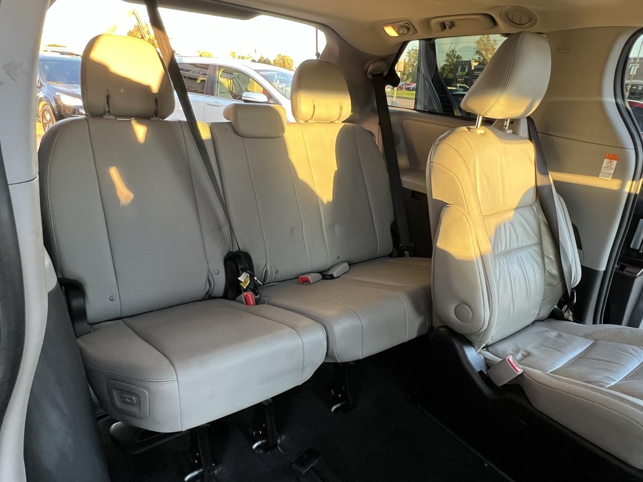 Toyota Sienna 5dr 7-Pass Van Ltd Premium FWD (Natl) 2017