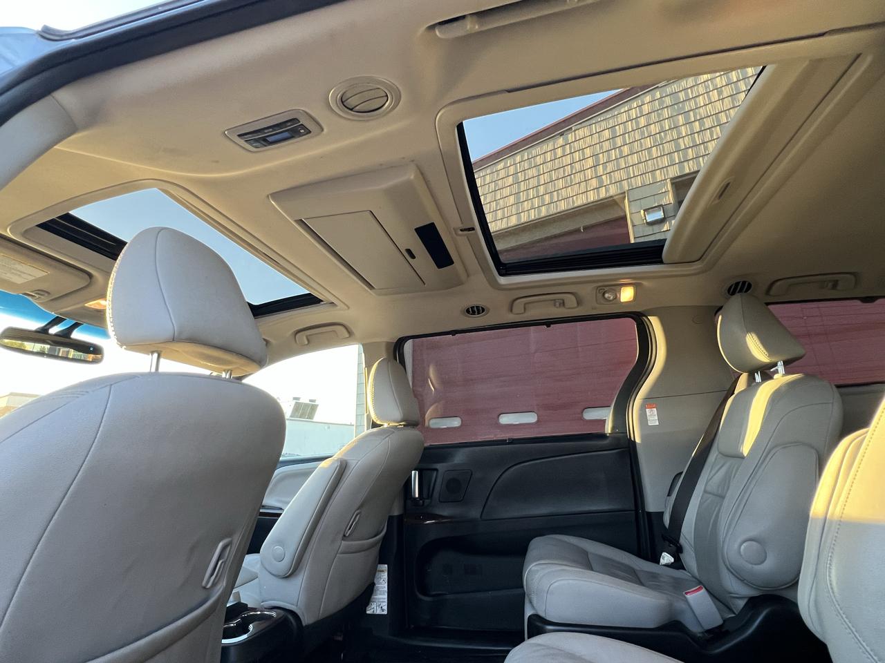 Toyota Sienna 5dr 7-Pass Van Ltd Premium FWD (Natl) 2017