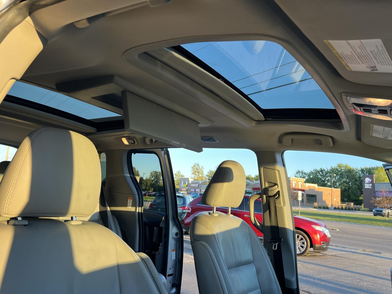 Toyota Sienna 5dr 7-Pass Van Ltd Premium FWD (Natl) 2017