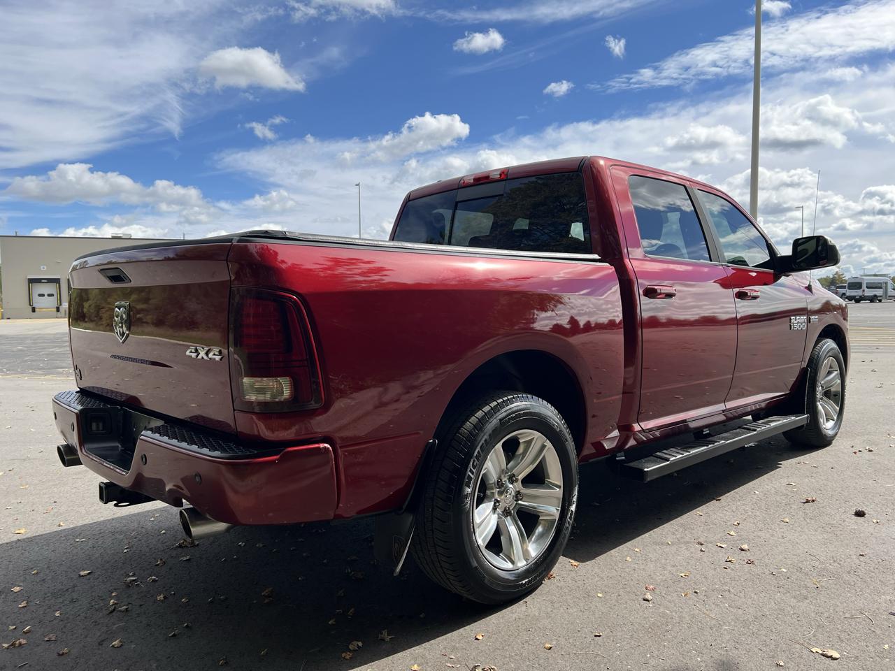 RAM 1500 4WD Crew Cab 140.5" Sport 2013
