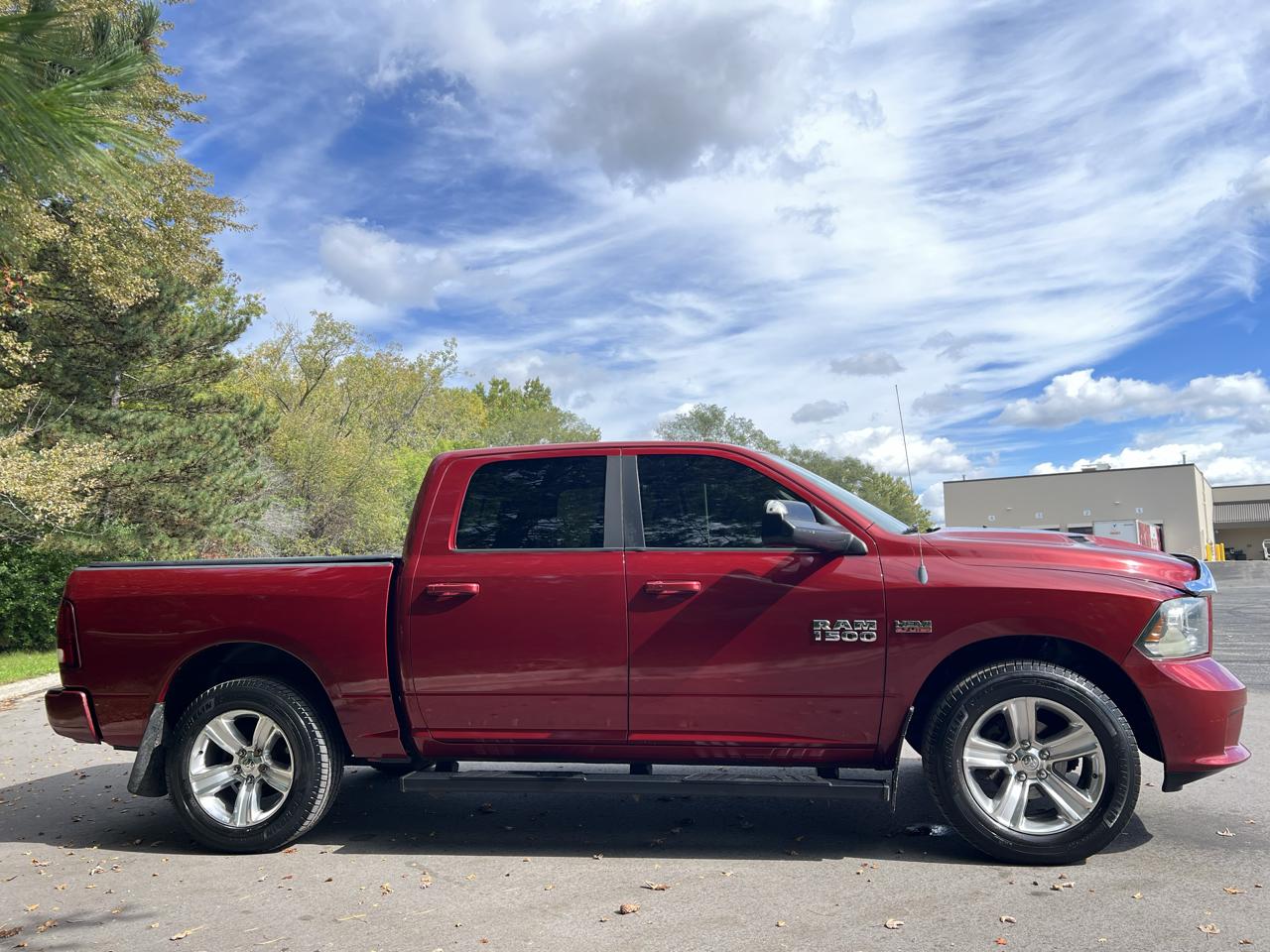 RAM 1500 4WD Crew Cab 140.5" Sport 2013