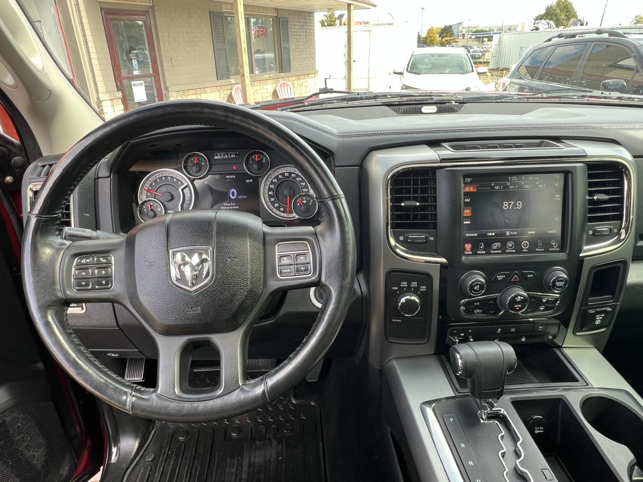 RAM 1500 4WD Crew Cab 140.5" Sport 2013