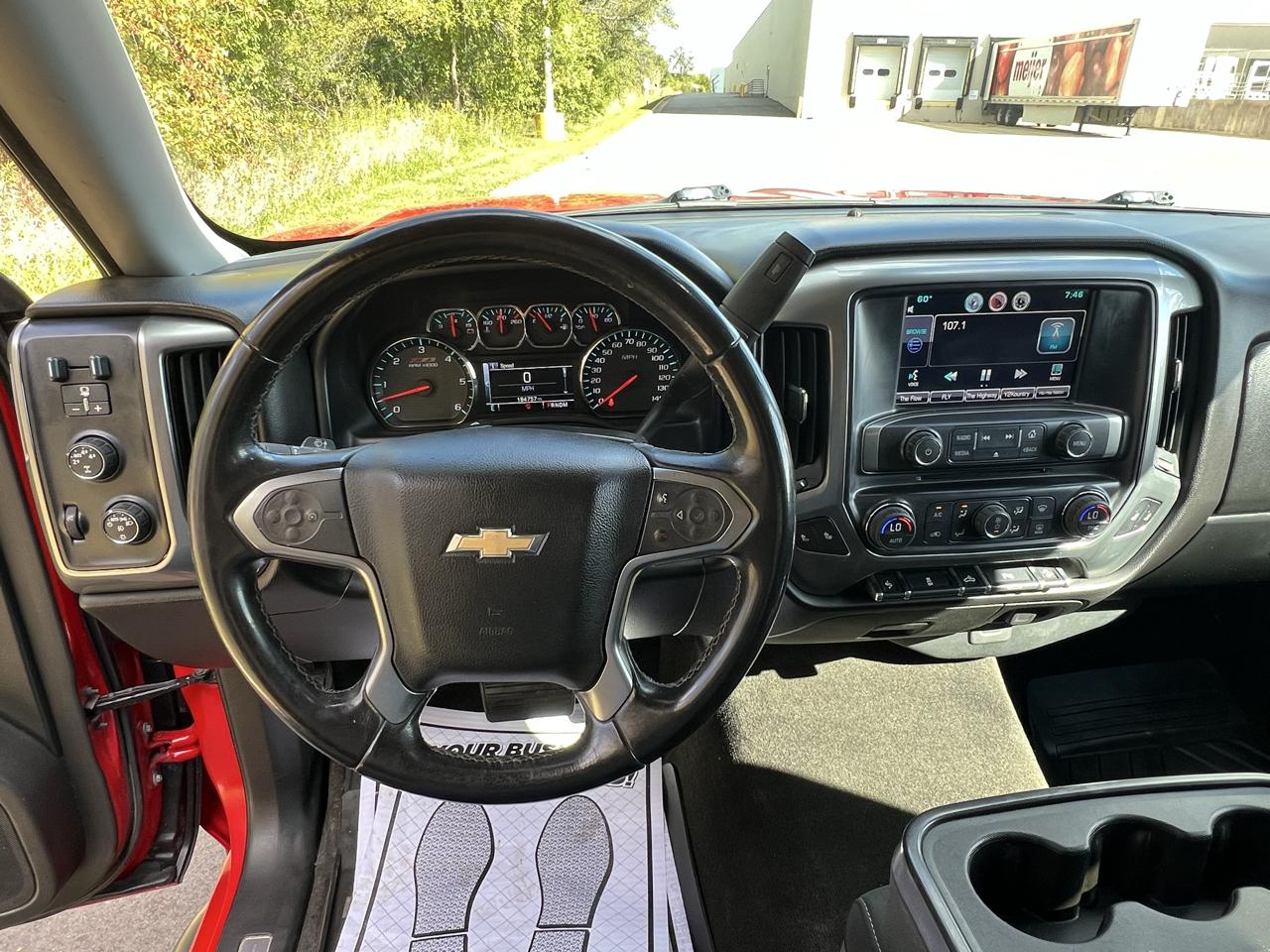 Chevrolet Silverado 1500 4WD Crew Cab 143.5" LT w/2LT 2015