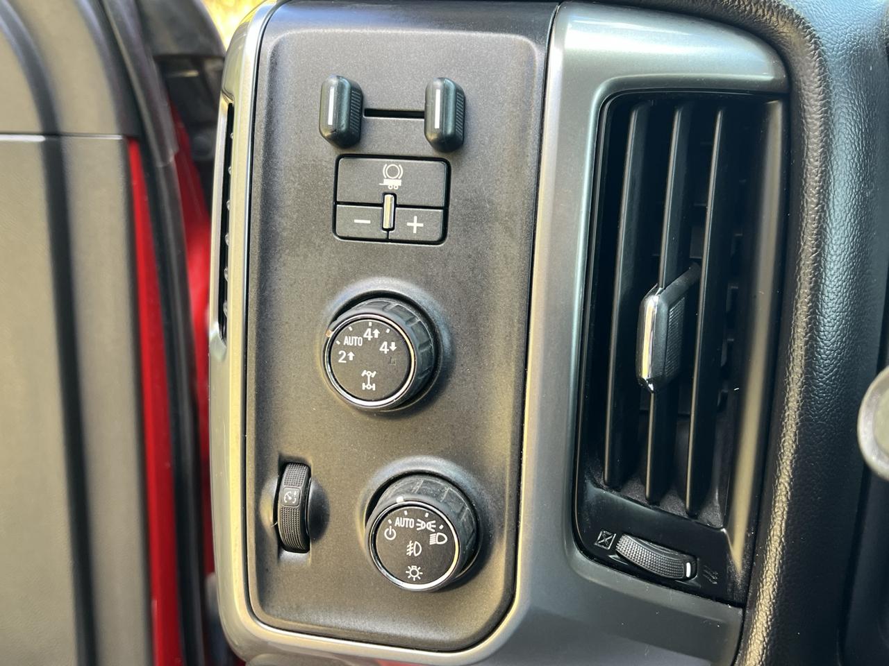 Chevrolet Silverado 1500 4WD Crew Cab 143.5" LT w/2LT 2015