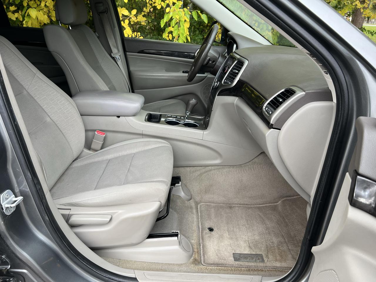 Jeep Grand Cherokee 4WD 4dr Laredo 2012