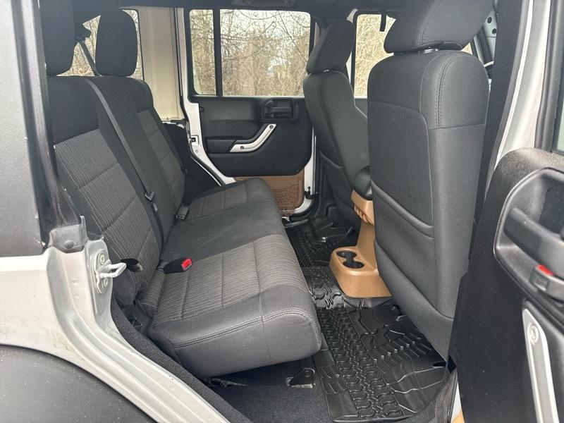 Jeep Wrangler Unlimited Rubicon 4WD 2011