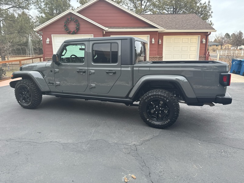 Jeep Gladiator Willys Sport 4x4 *Ltd Avail* 2021