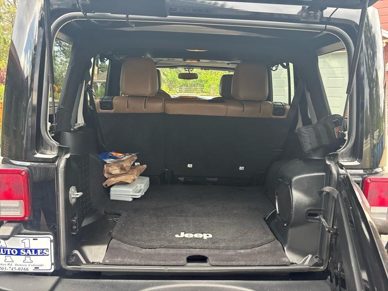 Jeep Wrangler Unlimited Sahara 4WD 2014