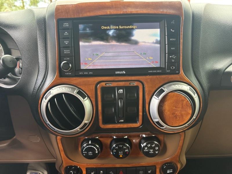 Jeep Wrangler Unlimited Sahara 4WD 2014