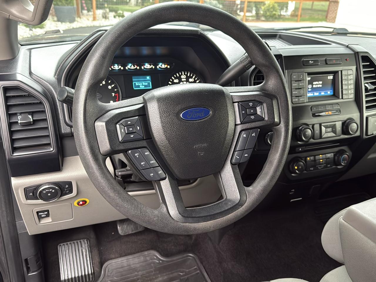 Ford F-150 photo 6