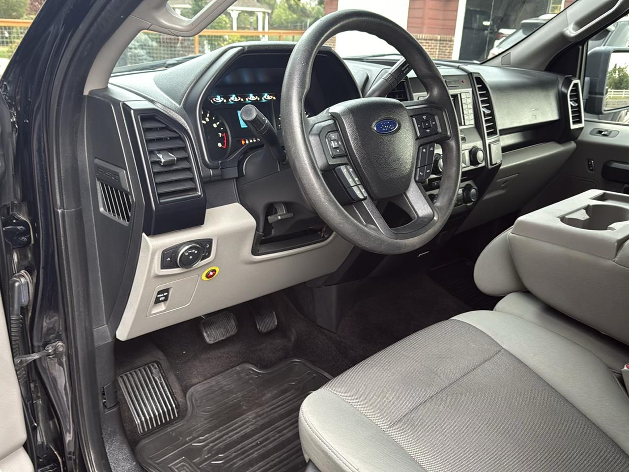 Ford F-150 photo 8