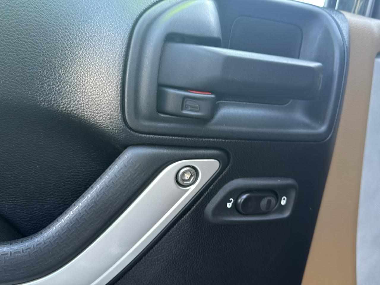 Jeep Wrangler photo 12