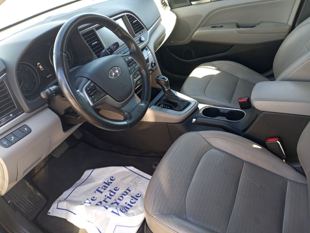 Hyundai Elantra Value Edition 6A 2017