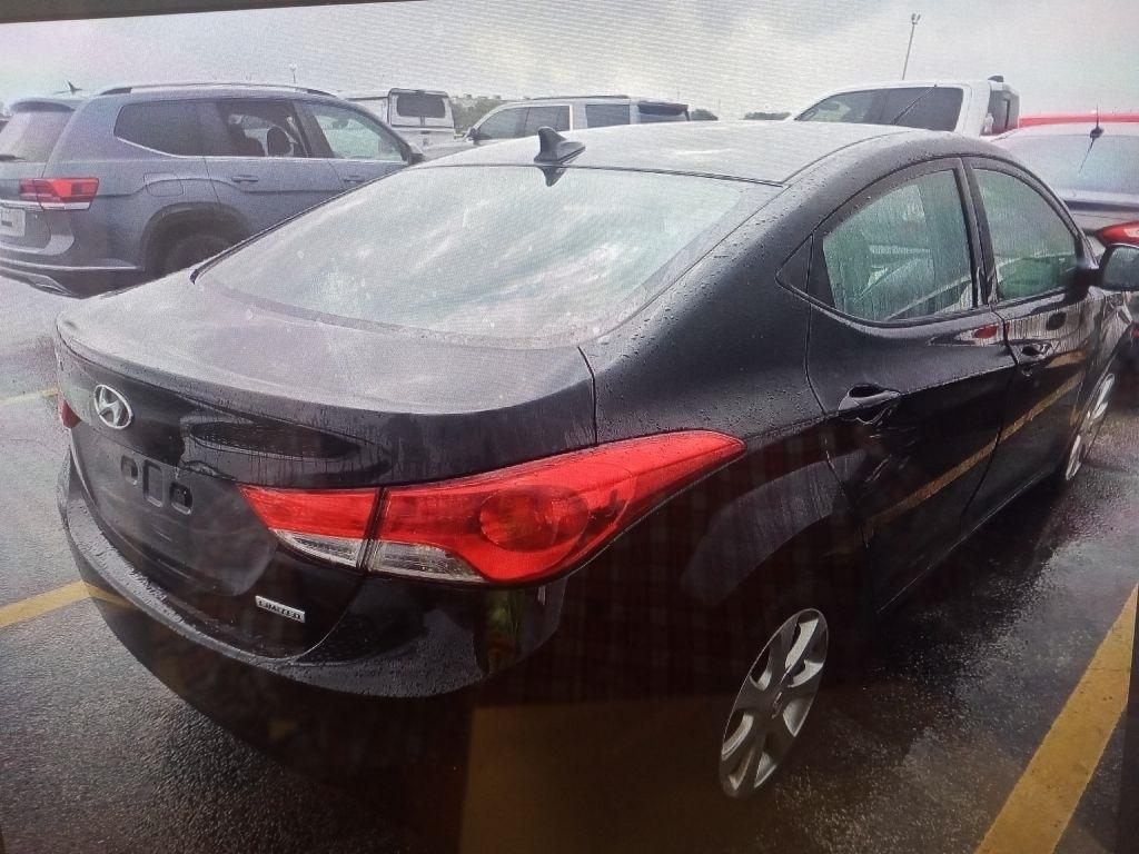 Hyundai Elantra GLS M/T 2013