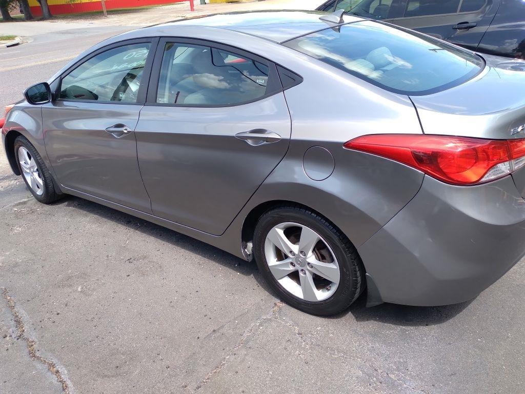 Hyundai Elantra GLS M/T 2013