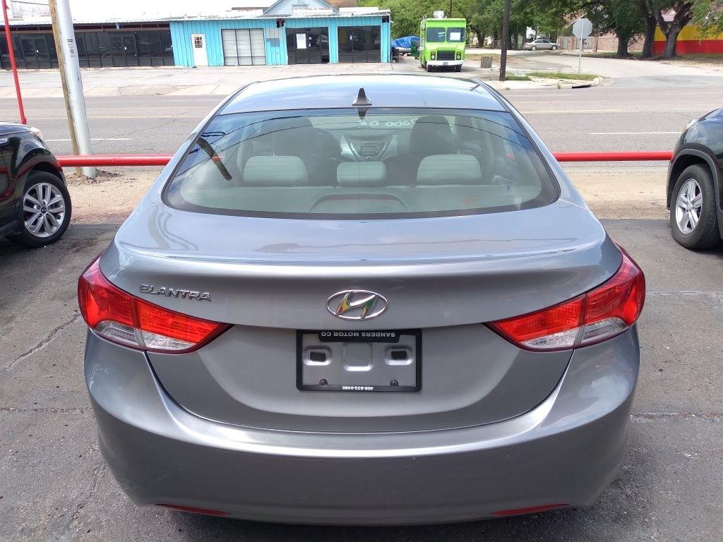 Hyundai Elantra GLS M/T 2013