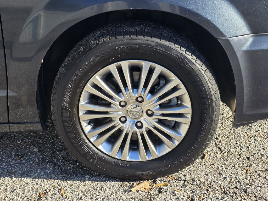 Chrysler Town & Country 4dr Wgn Touring-L 30th Anniversary 2014 Chrysler Town & Country 4dr Wgn Touring-L 30th Anniversary 2014