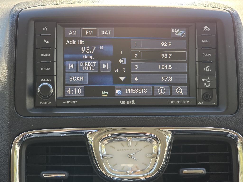 Chrysler Town & Country 4dr Wgn Touring-L 30th Anniversary 2014 Chrysler Town & Country 4dr Wgn Touring-L 30th Anniversary 2014