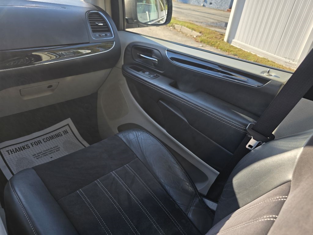 Chrysler Town & Country 4dr Wgn Touring-L 30th Anniversary 2014 Chrysler Town & Country 4dr Wgn Touring-L 30th Anniversary 2014