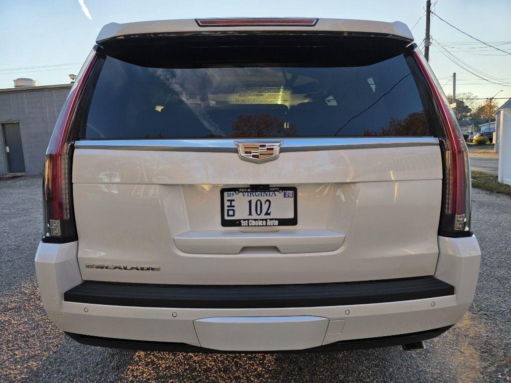 Cadillac Escalade 4WD 4dr Luxury 2018