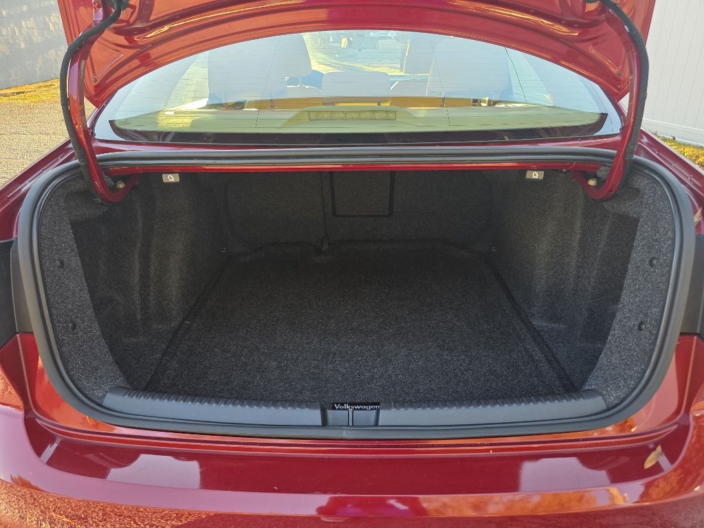 Volkswagen Jetta 1.8T SEL Auto 2017 Volkswagen Jetta 1.8T SEL Auto 2017