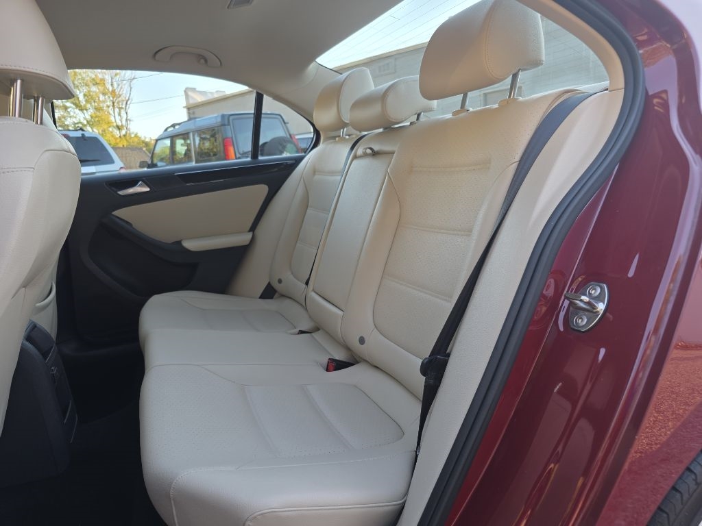 Volkswagen Jetta 1.8T SEL Auto 2017 Volkswagen Jetta 1.8T SEL Auto 2017