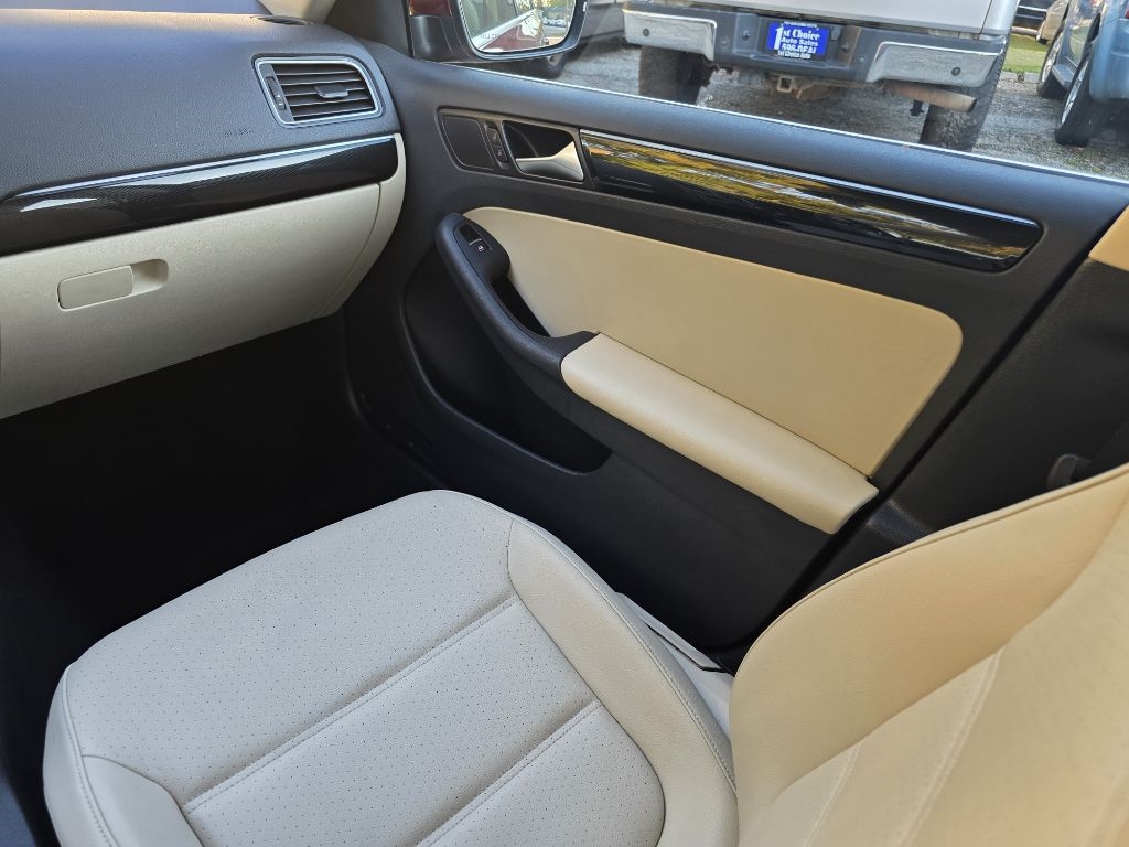 Volkswagen Jetta 1.8T SEL Auto 2017 Volkswagen Jetta 1.8T SEL Auto 2017