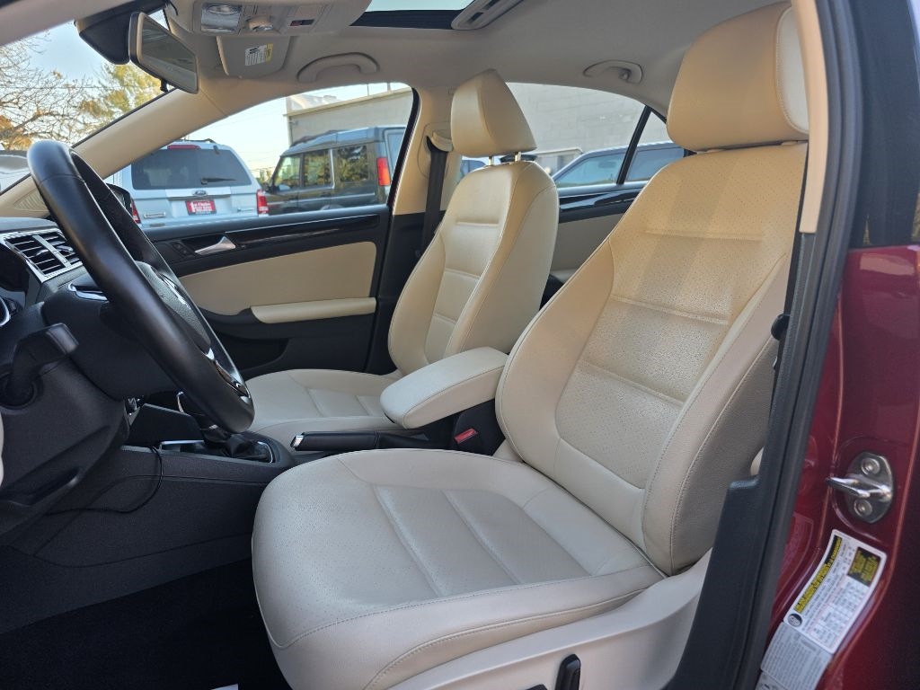 Volkswagen Jetta 1.8T SEL Auto 2017 Volkswagen Jetta 1.8T SEL Auto 2017