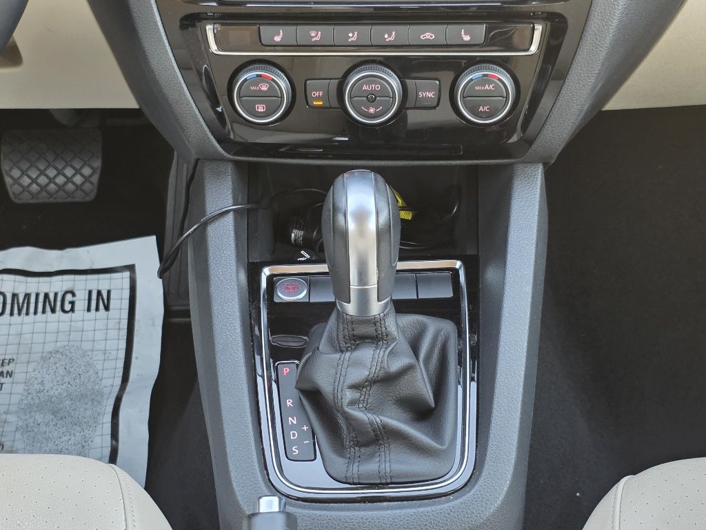 Volkswagen Jetta 1.8T SEL Auto 2017 Volkswagen Jetta 1.8T SEL Auto 2017