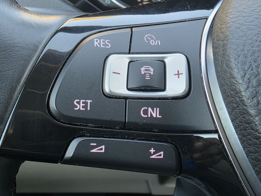 Volkswagen Jetta 1.8T SEL Auto 2017 Volkswagen Jetta 1.8T SEL Auto 2017