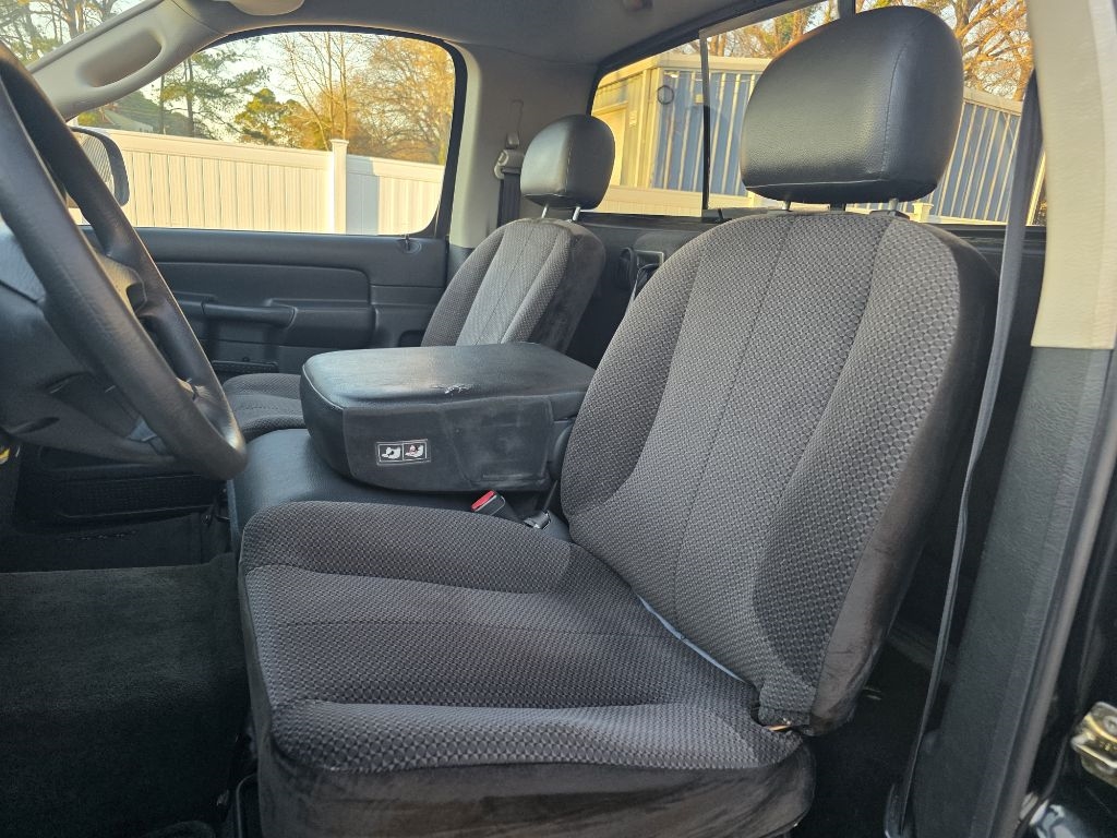 Dodge Ram 1500 2dr Reg Cab 120.5" WB SLT 2003