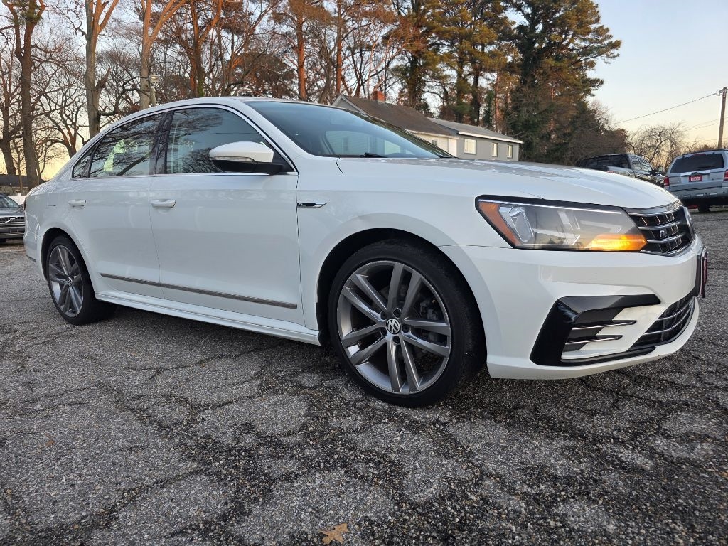 Volkswagen Passat R-Line w/Comfort Pkg Auto 2017