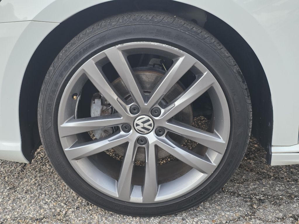 Volkswagen Passat R-Line w/Comfort Pkg Auto 2017