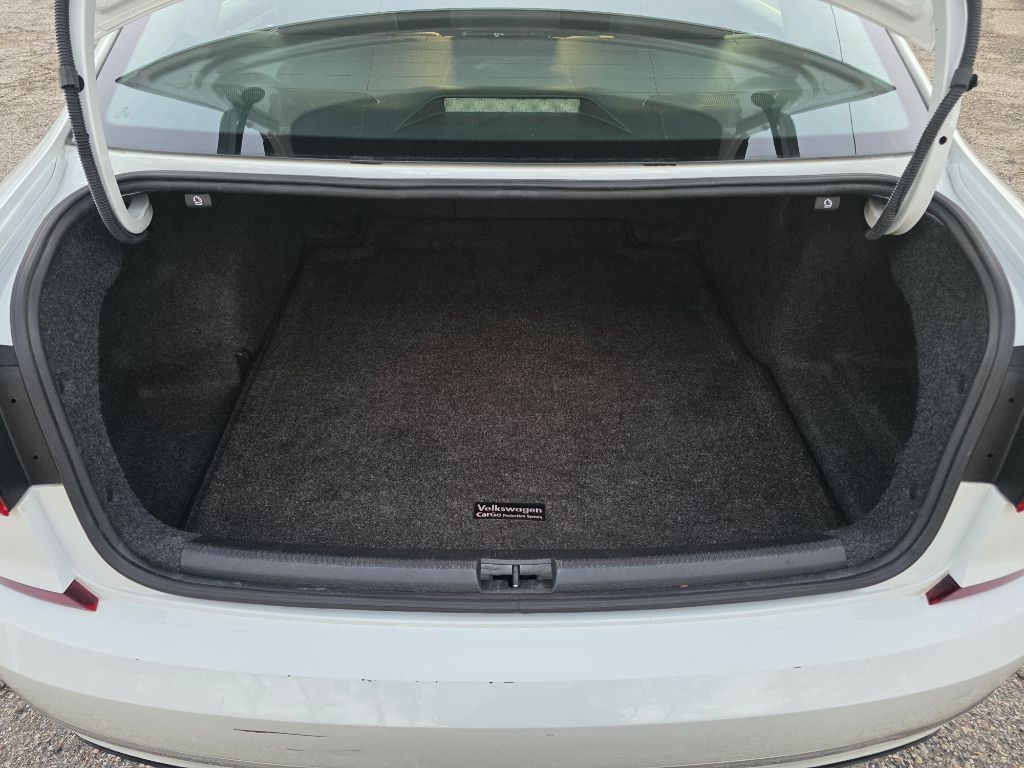 Volkswagen Passat R-Line w/Comfort Pkg Auto 2017