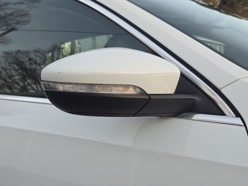 Volkswagen Passat R-Line w/Comfort Pkg Auto 2017