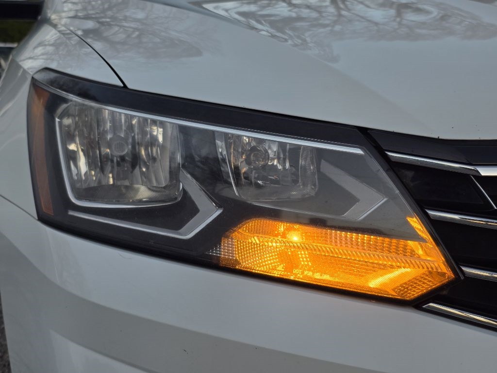 Volkswagen Passat R-Line w/Comfort Pkg Auto 2017