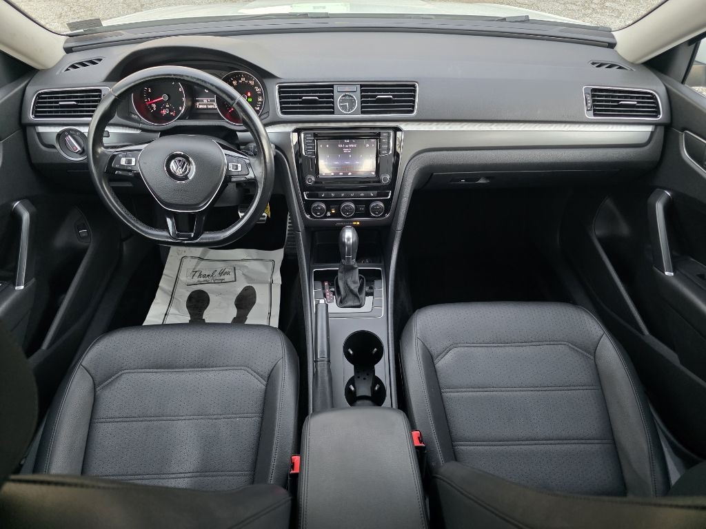 Volkswagen Passat R-Line w/Comfort Pkg Auto 2017