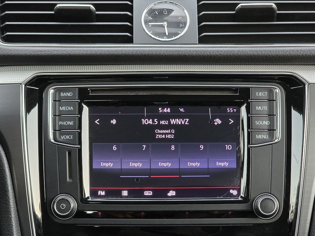 Volkswagen Passat R-Line w/Comfort Pkg Auto 2017