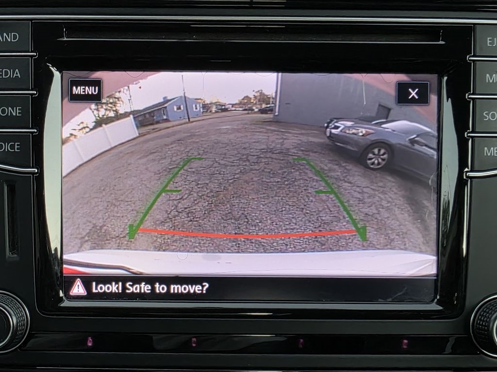 Volkswagen Passat R-Line w/Comfort Pkg Auto 2017