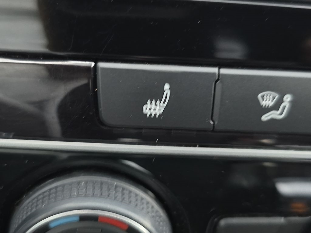 Volkswagen Passat R-Line w/Comfort Pkg Auto 2017