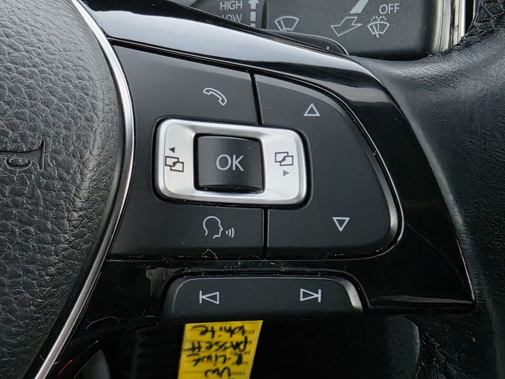 Volkswagen Passat R-Line w/Comfort Pkg Auto 2017