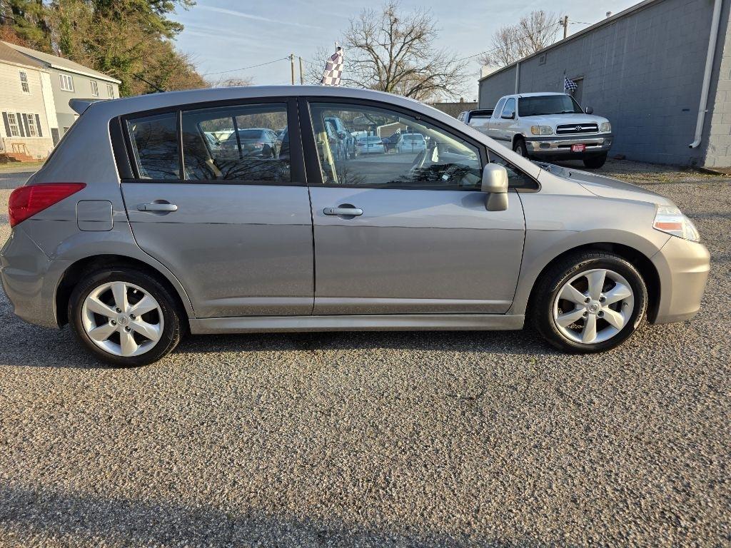 Nissan Versa 5dr HB CVT 1.8 SL 2012