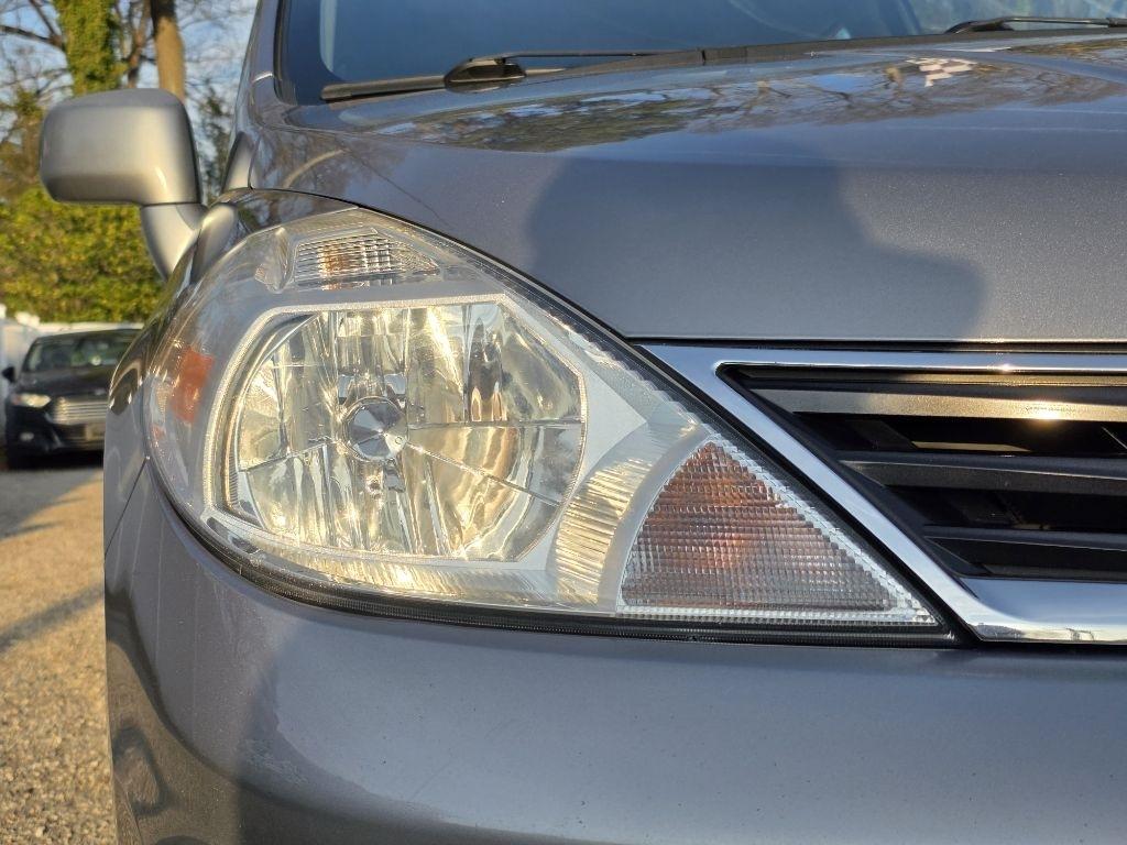 Nissan Versa 5dr HB CVT 1.8 SL 2012