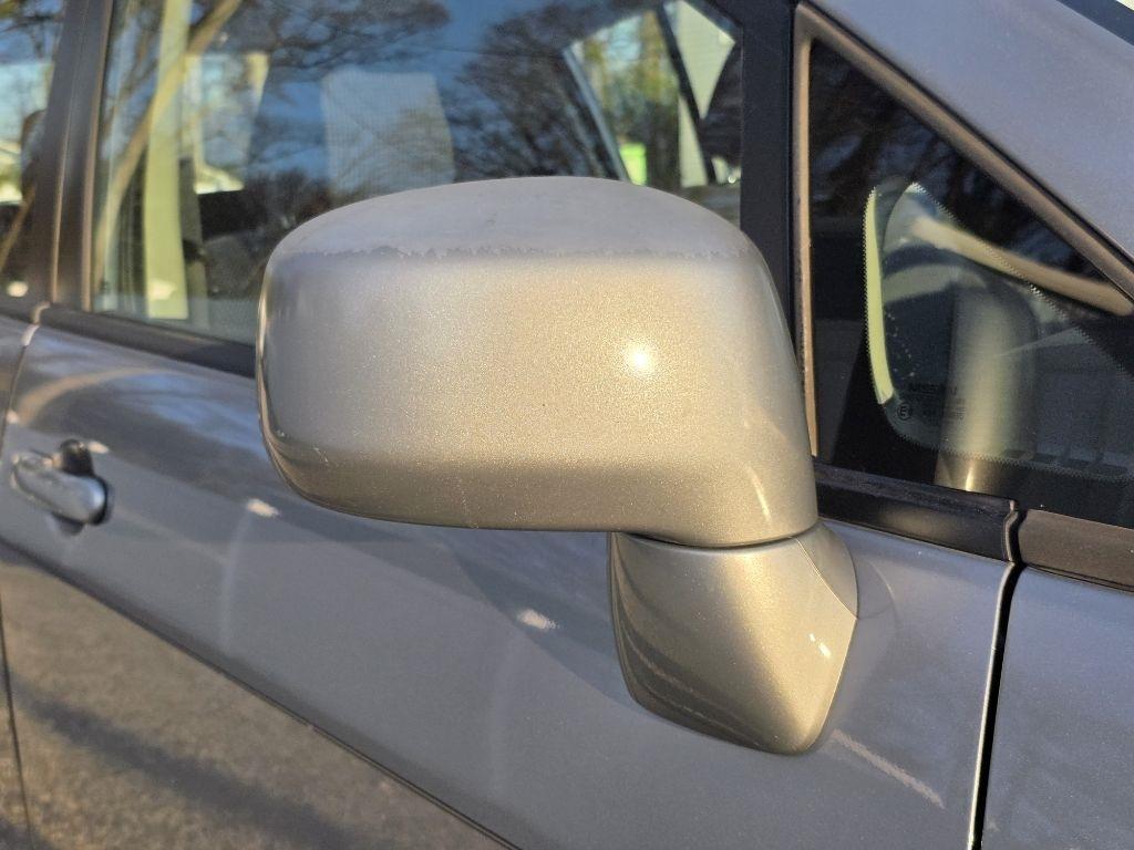 Nissan Versa 5dr HB CVT 1.8 SL 2012