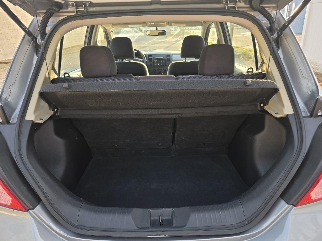 Nissan Versa 5dr HB CVT 1.8 SL 2012