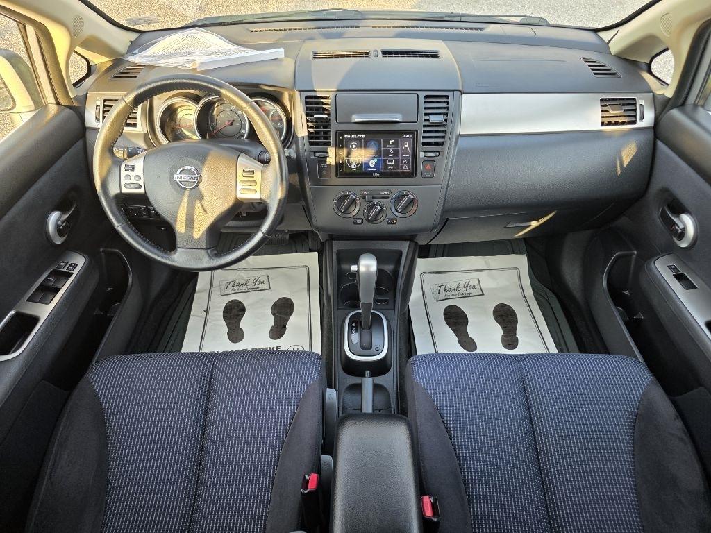 Nissan Versa 5dr HB CVT 1.8 SL 2012