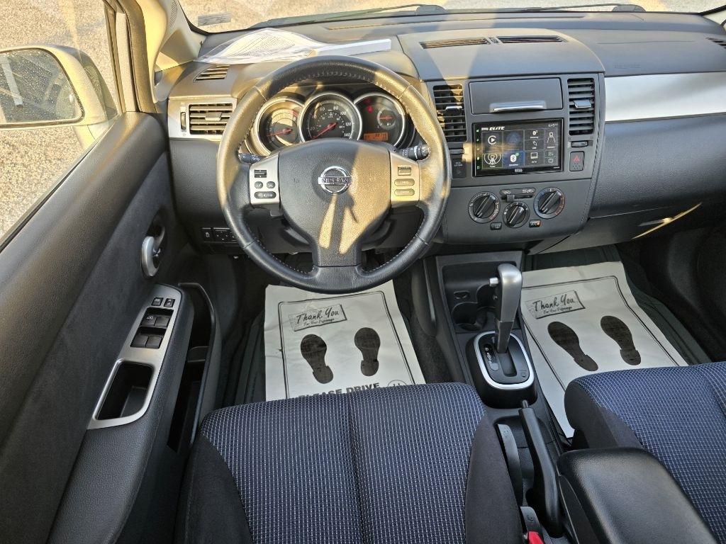 Nissan Versa 5dr HB CVT 1.8 SL 2012