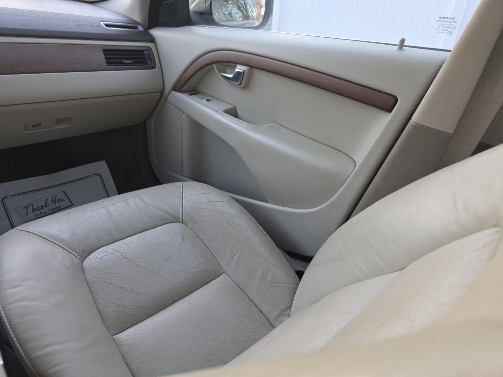 Volvo XC70 4dr Wgn 3.2L 2010