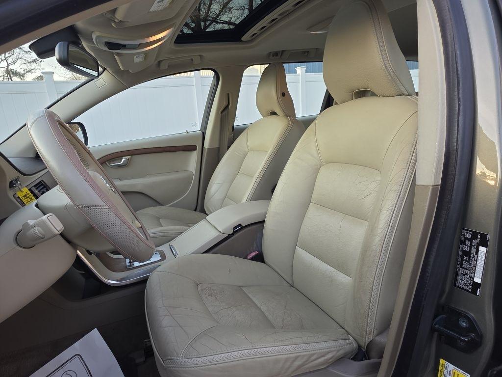 Volvo XC70 4dr Wgn 3.2L 2010