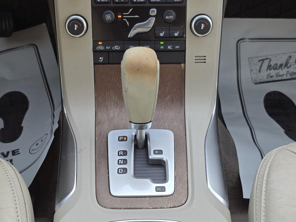 Volvo XC70 4dr Wgn 3.2L 2010